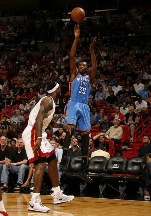 侧腹股沟不 侧腹股沟不